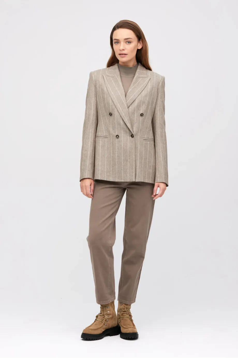 Jachetă cu dungi taupe și o notă de cașmir Jachetă cu dungi taupe și o notă de cașmir
