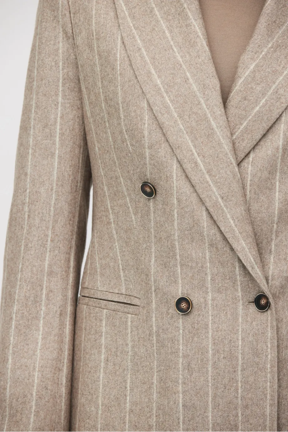 Jachetă cu dungi taupe și o notă de cașmir Jachetă cu dungi taupe și o notă de cașmir