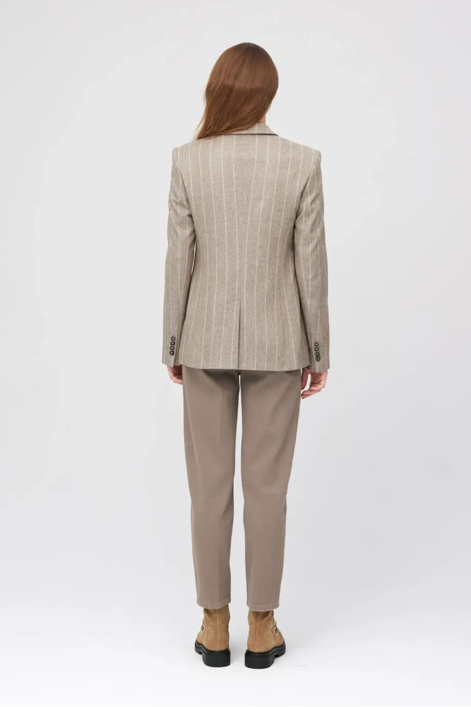 Jachetă cu dungi taupe și o notă de cașmir Jachetă cu dungi taupe și o notă de cașmir