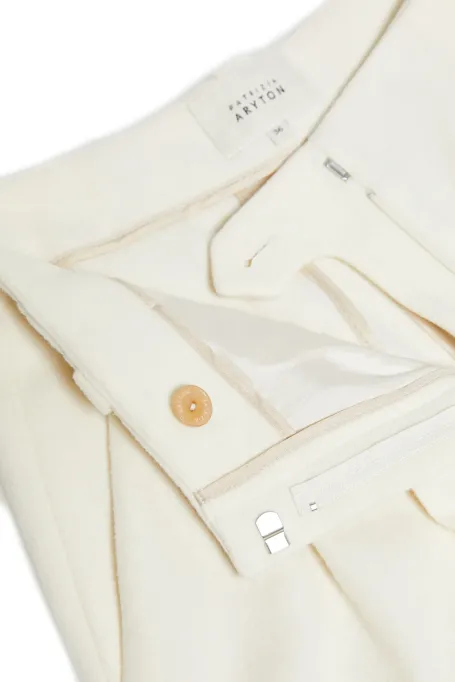 Pantaloni de costum din lână crem cu cașmir