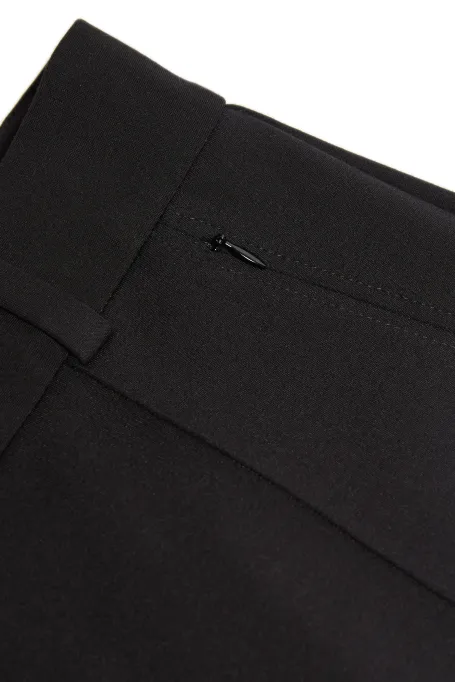 Pantaloni negri cu croi larg Pantaloni negri cu croi larg