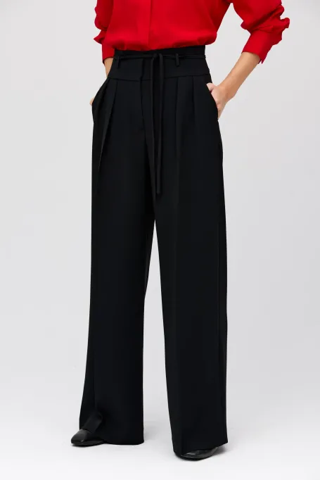 Pantaloni negri cu picior larg