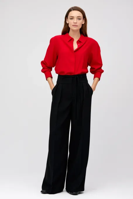 Pantaloni negri cu picior larg