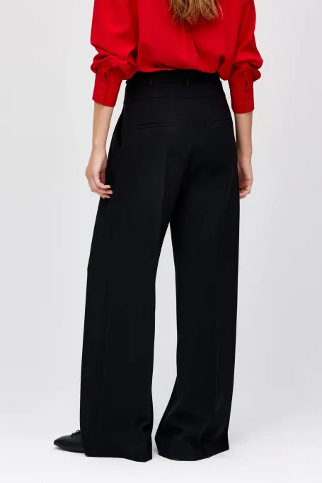 Pantaloni negri cu picior larg