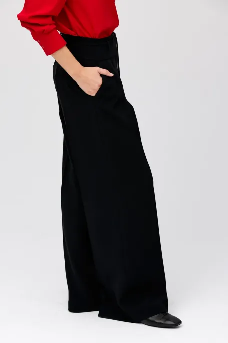Pantaloni negri cu picior larg