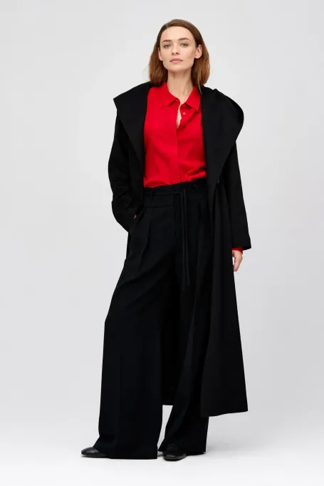 Pantaloni negri cu picior larg