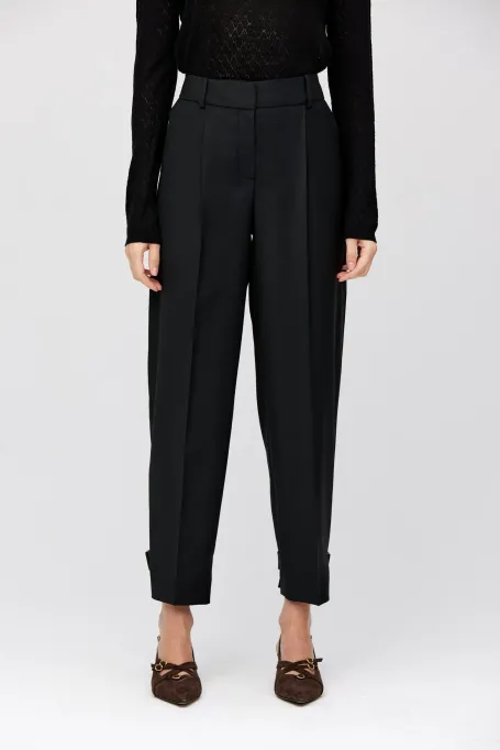 Pantaloni cu închidere la gleznă