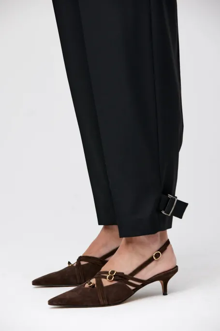 Pantaloni cu închidere la gleznă