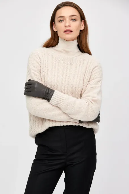 Pulover din lână merinos și mohair.