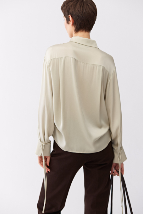 Bluză din mătase cu legătură la manșetă. - Patrizia Aryton