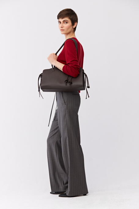 Pantaloni largi gri cu dungi pentru costum