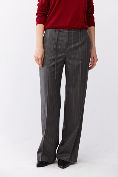 Pantaloni largi gri cu dungi pentru costum