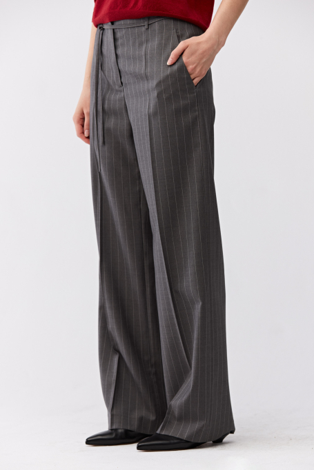 Pantaloni largi gri cu dungi pentru costum