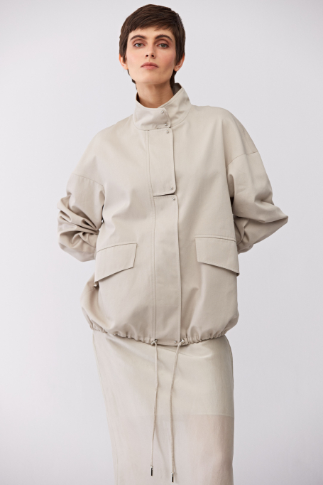 Geacă cu guler tip stând