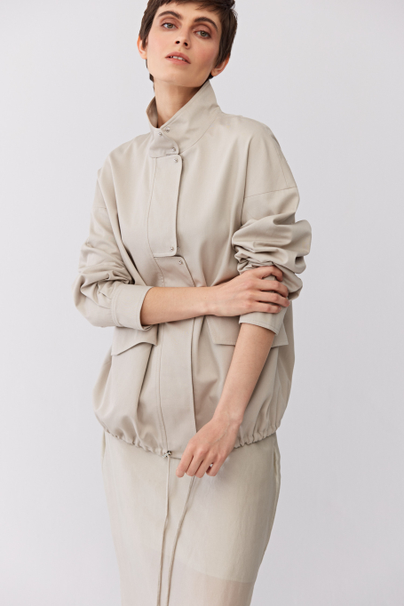 Geacă cu guler tip stând