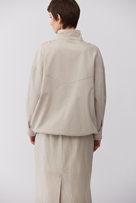 Geacă cu guler tip stând