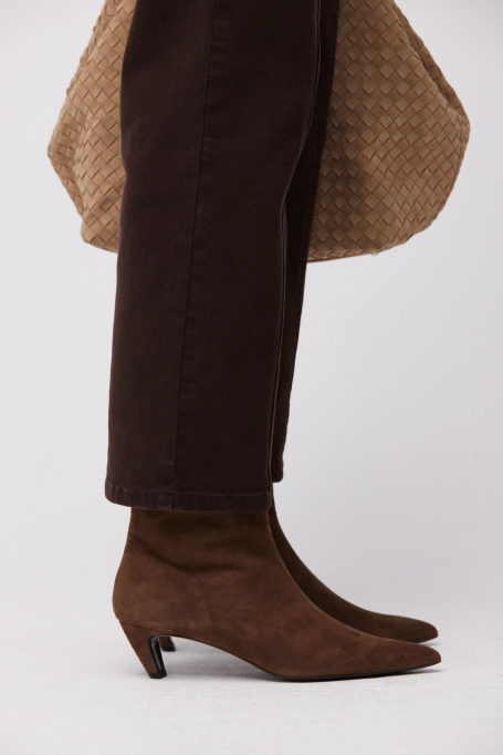 Botine maro din piele întoarsă