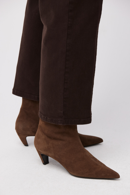 Botine maro din piele întoarsă