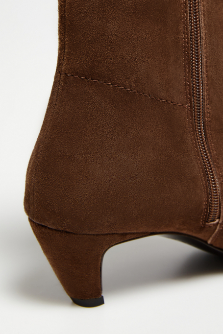 Botine maro din piele întoarsă