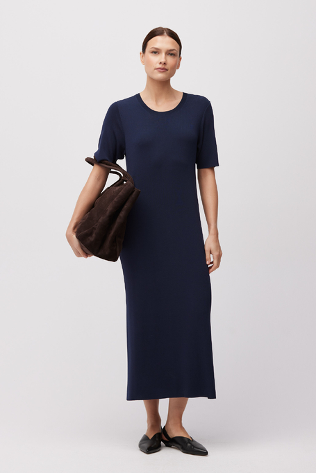 Rochie bleumarin midi din tricot