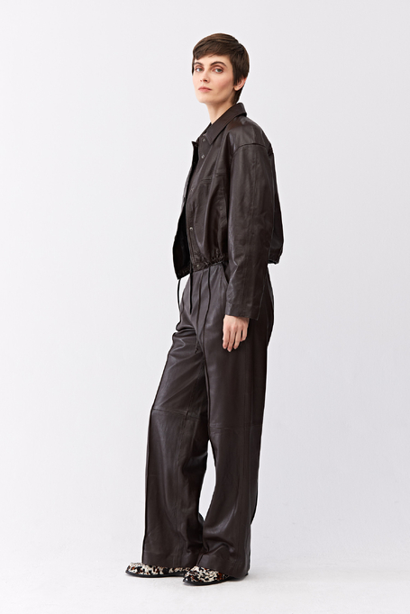 Pantaloni maro din piele cu crac larg