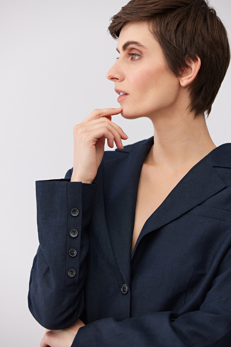 Sacou bleumarin cu un rând de nasturi din lână și in Sacou bleumarin cu un rând de nasturi din lână și in