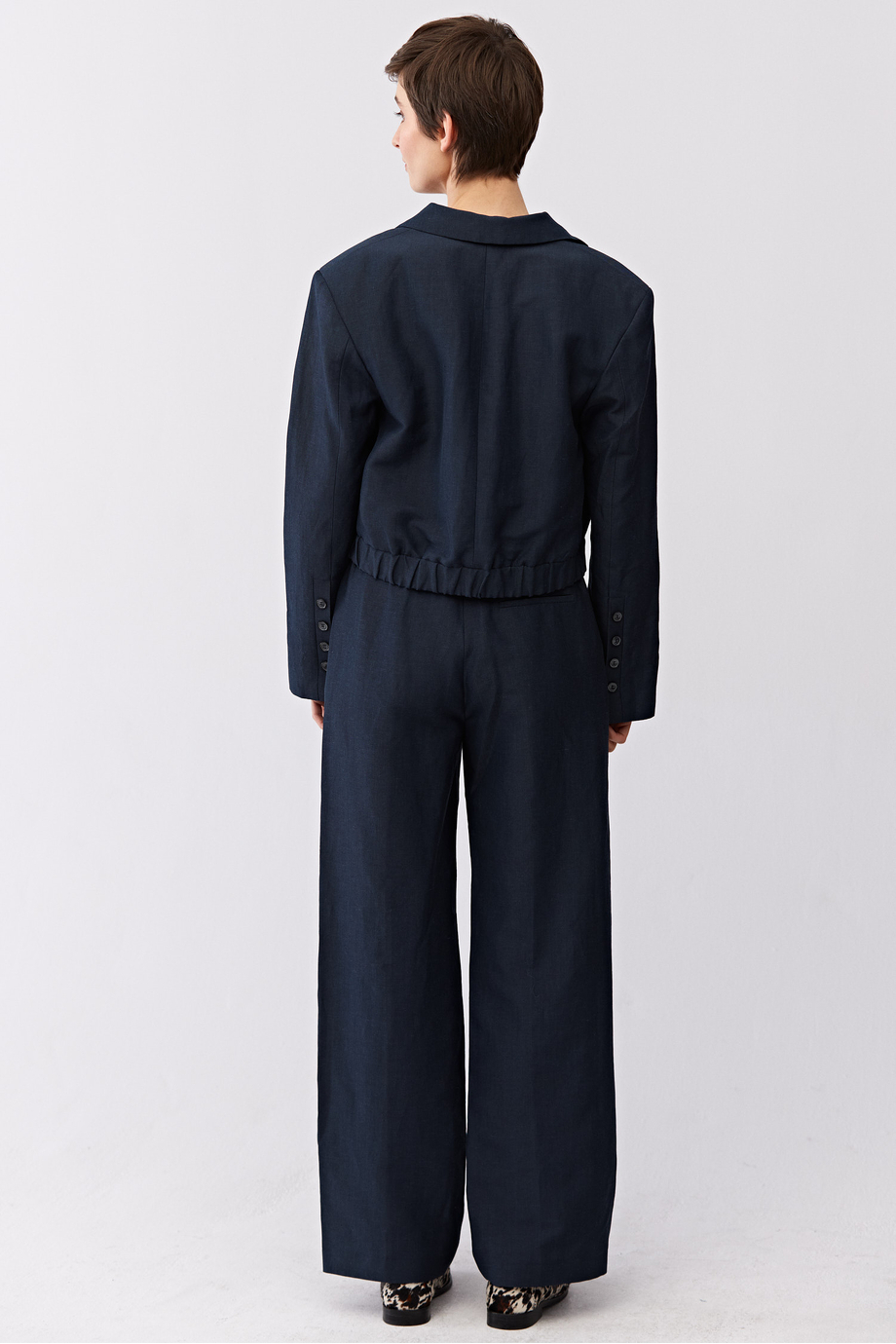 Sacou bleumarin cu un rând de nasturi din lână și in Sacou bleumarin cu un rând de nasturi din lână și in