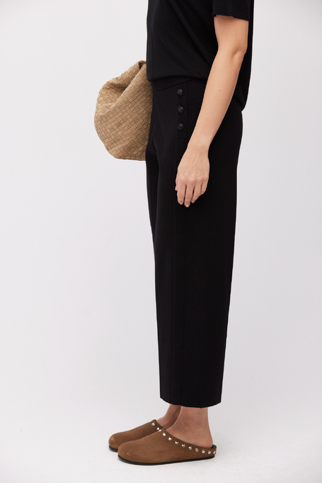 Pantaloni culotte negri din tricot