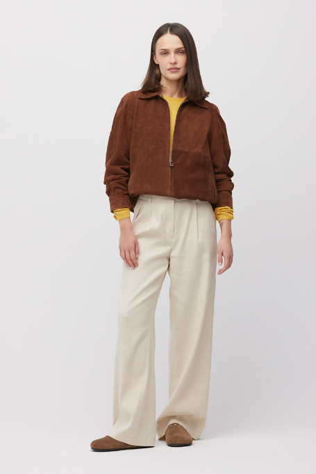 Jachetă maro din piele întoarsă