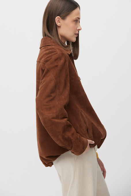 Jachetă maro din piele întoarsă