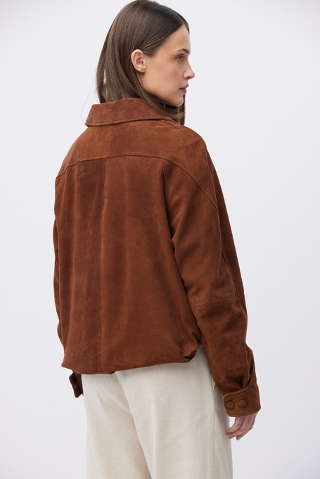 Jachetă maro din piele întoarsă