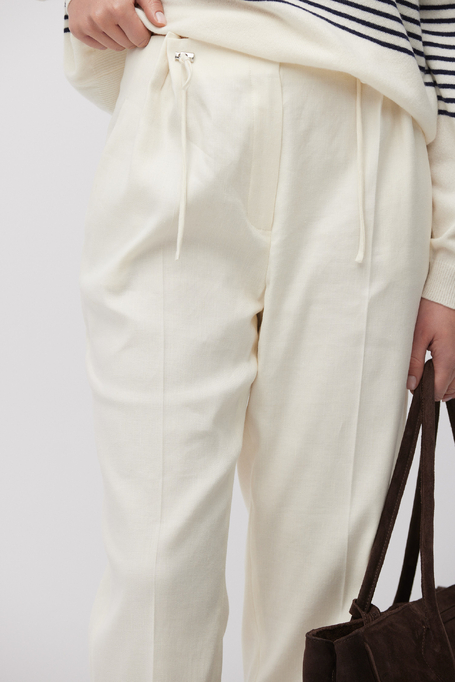 Pantaloni albi cu in alb