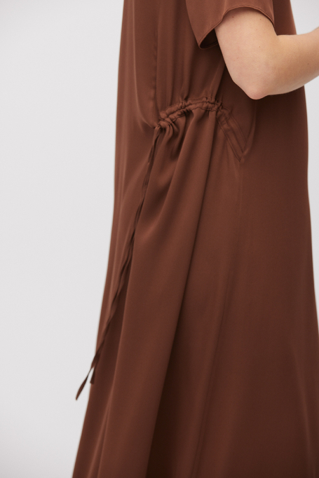Rochie maro din mătase maro