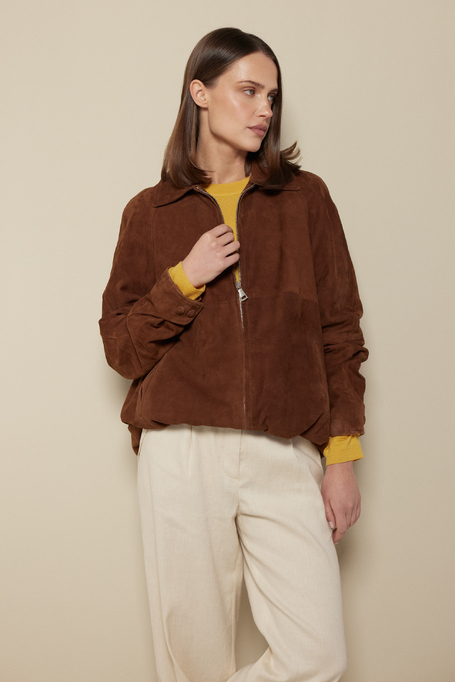 Jachetă maro din piele întoarsă