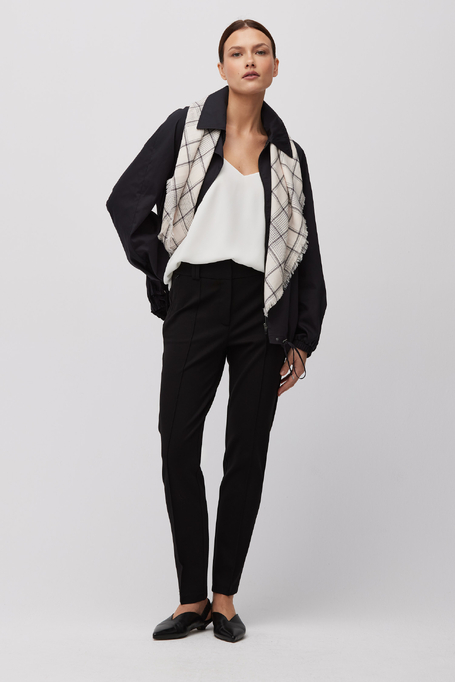 Pantaloni negri cu picior îngust negru