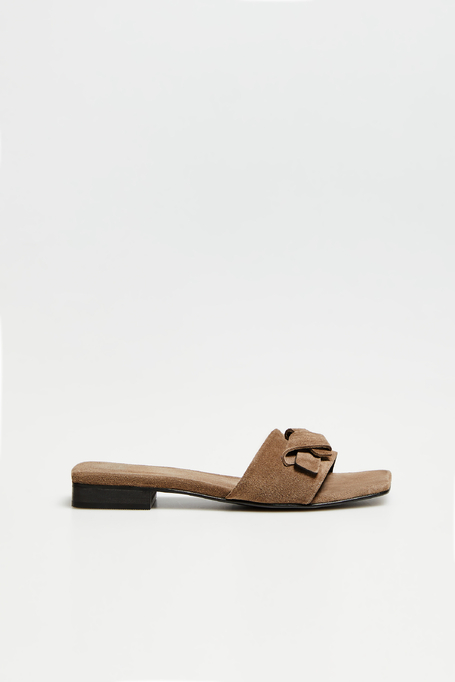 Papuci gri din piele întoarsă cu cataramă - Patrizia Aryton