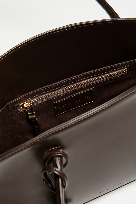 Geantă din piele maro ciocolată cu ciucuri