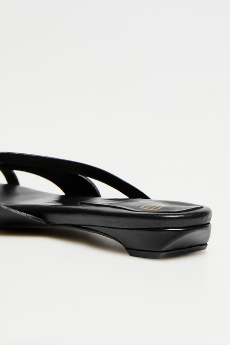 Papuci negri din piele cu toc mic Papuci negri din piele cu toc mic