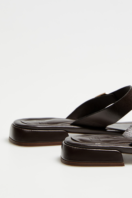 Papuci negri din piele cu toc mic