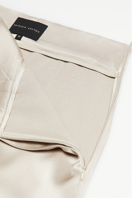 Pantaloni bej cu croială largă