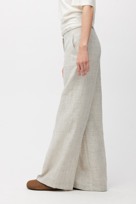 Pantaloni bej largi pentru costum