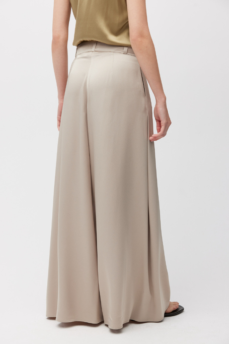 Pantaloni bej cu croială largă