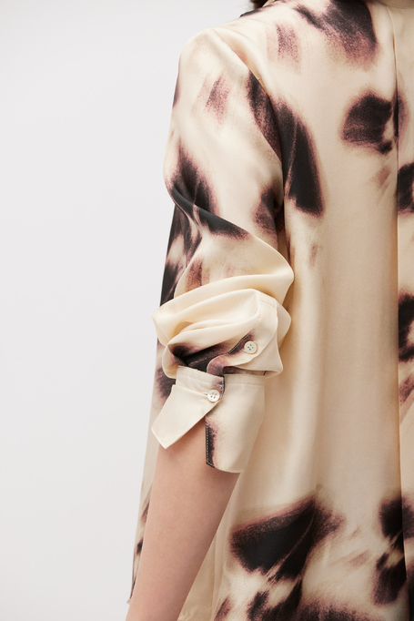 Cămașă lejeră din mătase cu model