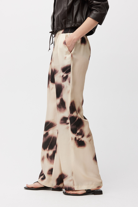 Pantaloni largi din mătase cu model