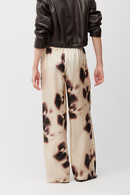 Pantaloni largi din mătase cu model