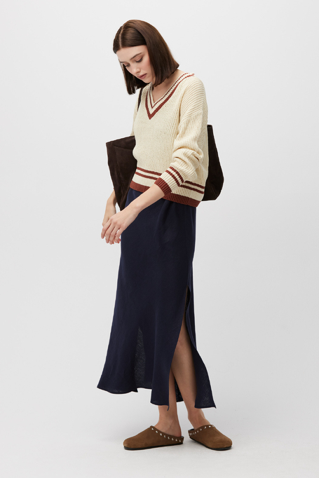 Pulover bej cu decolteu în V din bumbac și in