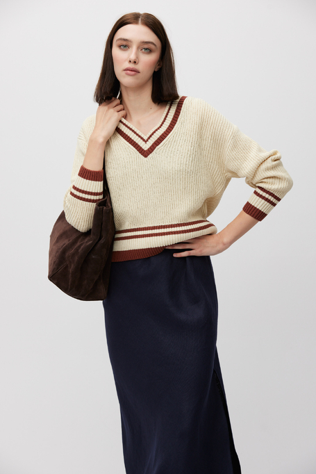 Pulover bej cu decolteu în V din bumbac și in