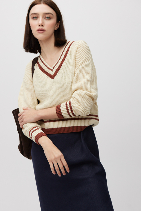 Pulover bej cu decolteu în V din bumbac și in