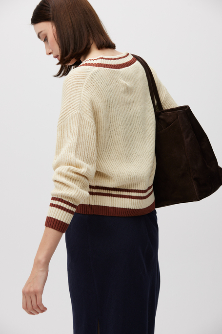 Pulover bej cu decolteu în V din bumbac și in