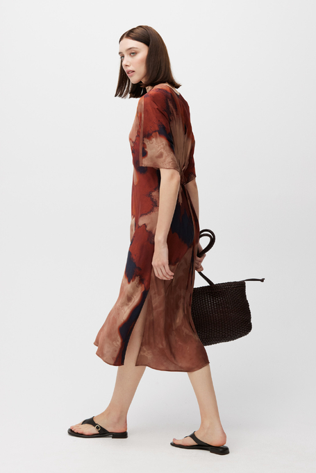 Rochie cambrată cu model din viscoză